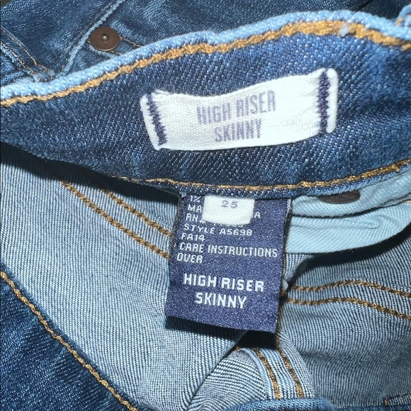 Madewell’s High Rise Skinny Jeans - Picture 9 of 9